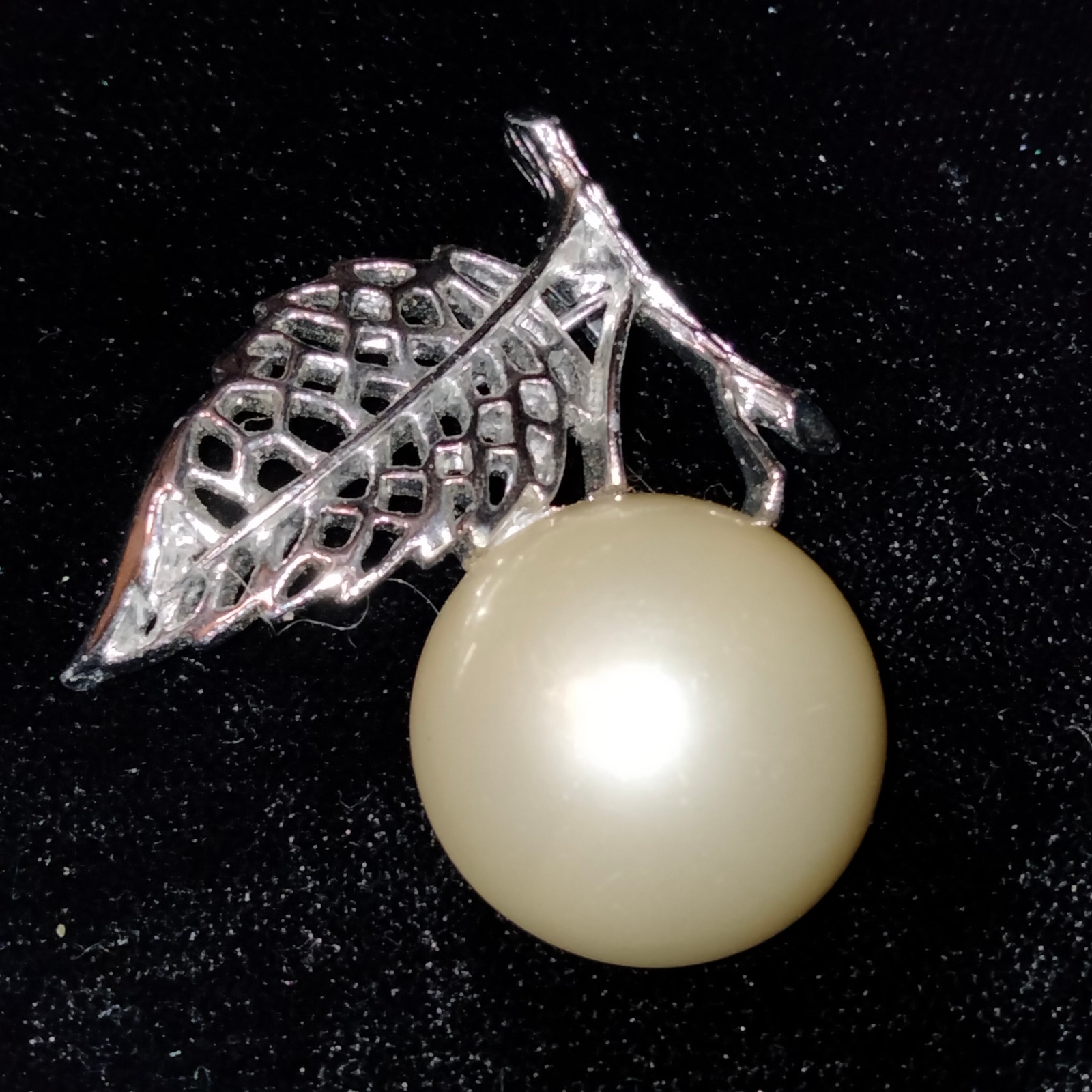 Sarah Coventry Silver Toned Pearl Cherry Brooch Pin Signed Vintage 80s